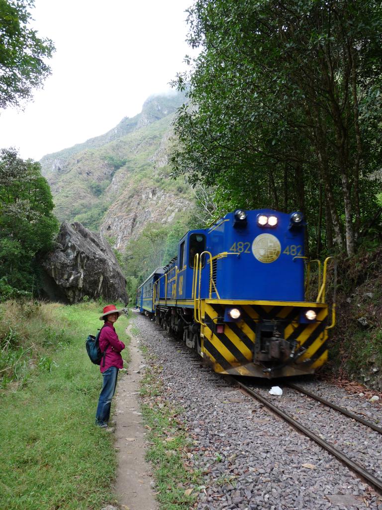 Peru: 10km walk from Aguas Calientes to Hydro Electrica